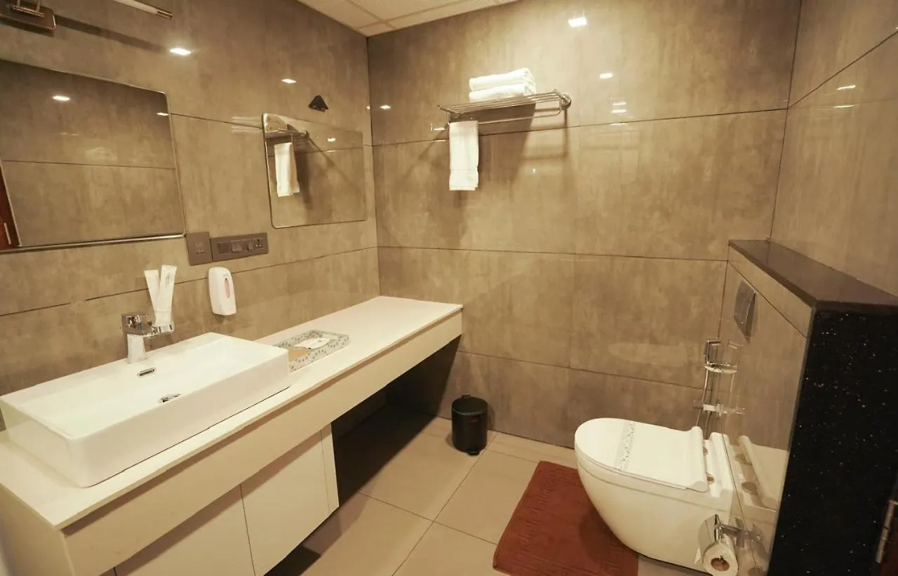 The Rustic Manor Hotel Viripara