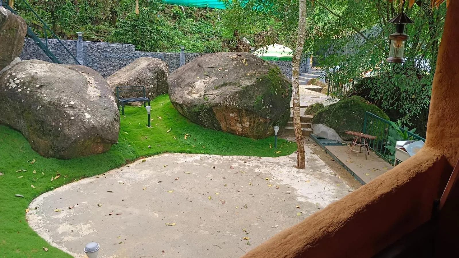 The Rustic Manor Hotel Viripara