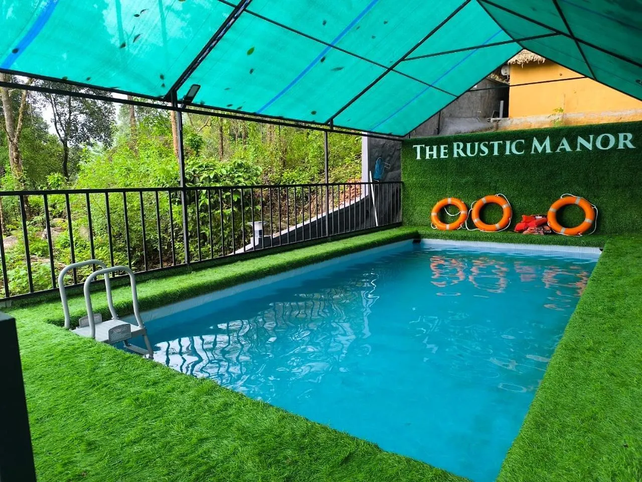 The Rustic Manor Hotel Viripara